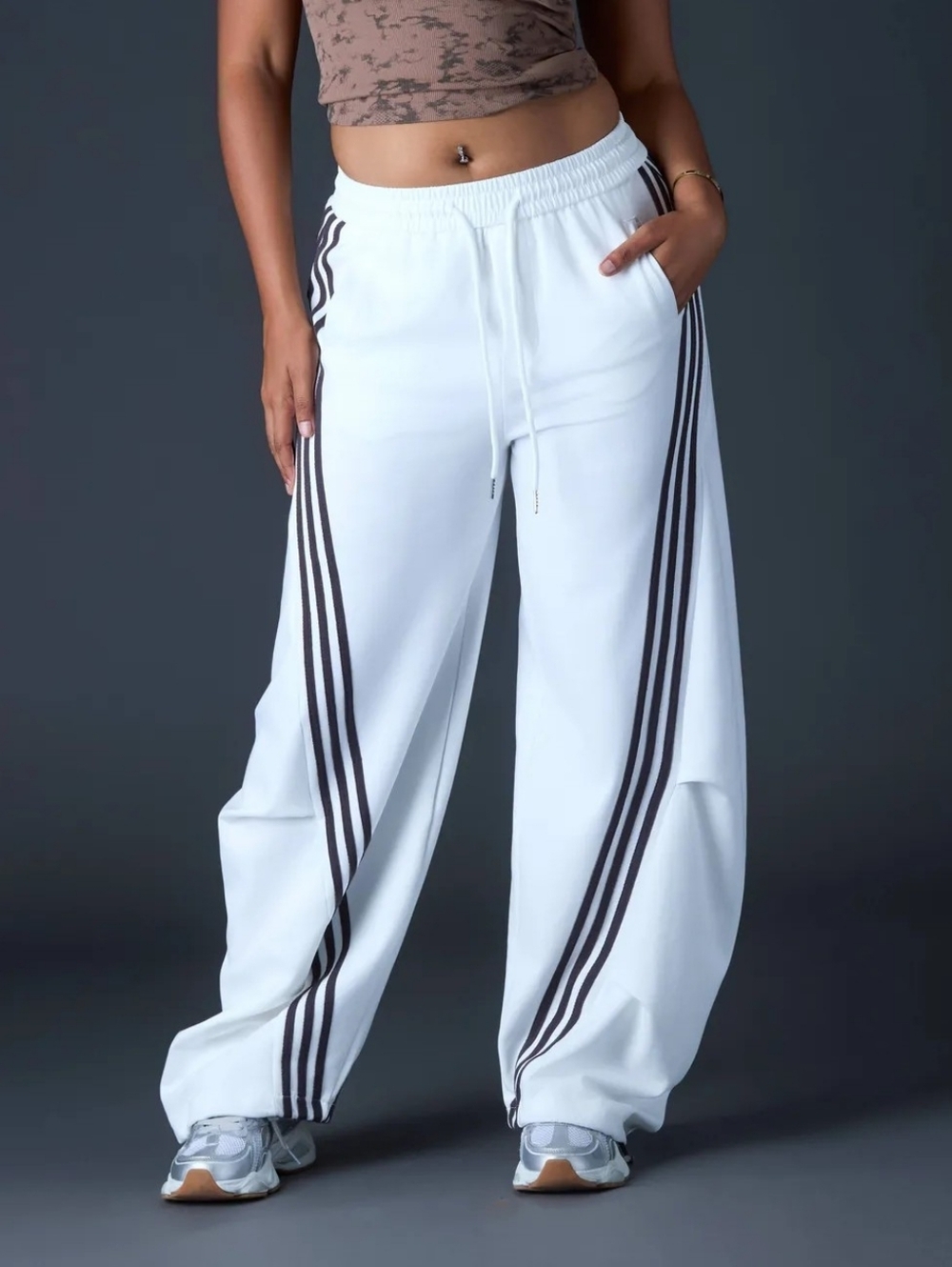New! Flooo Loose Wide Leg Striped White W/Black Barrel Sweats Size M - Picture 6 of 8